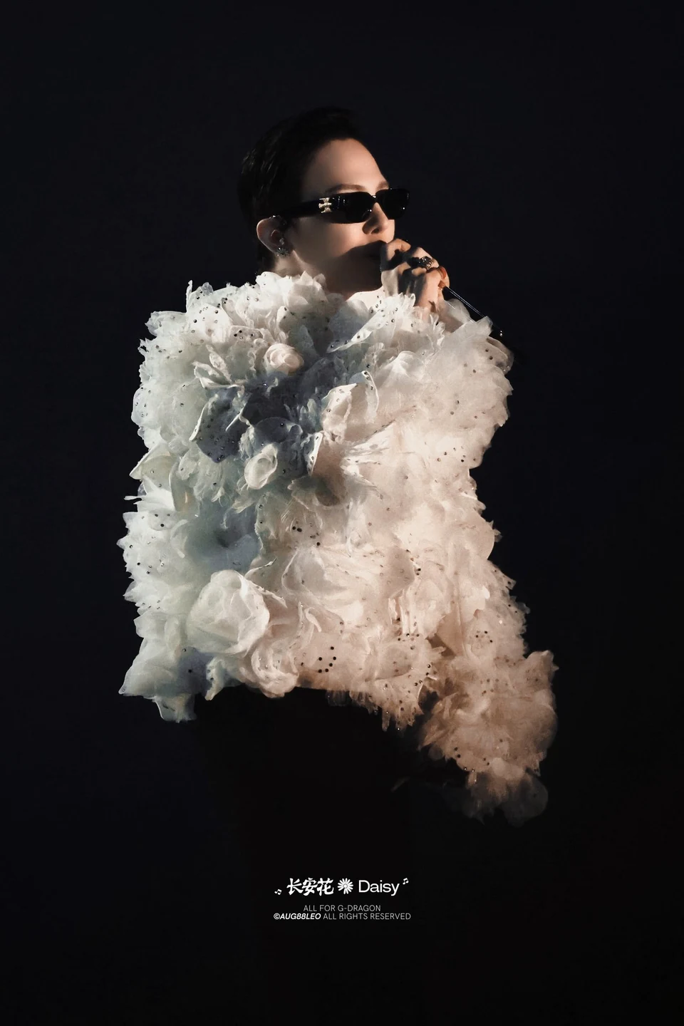 G-Dragon performing in Seoul during his 2025 Übermensch tour