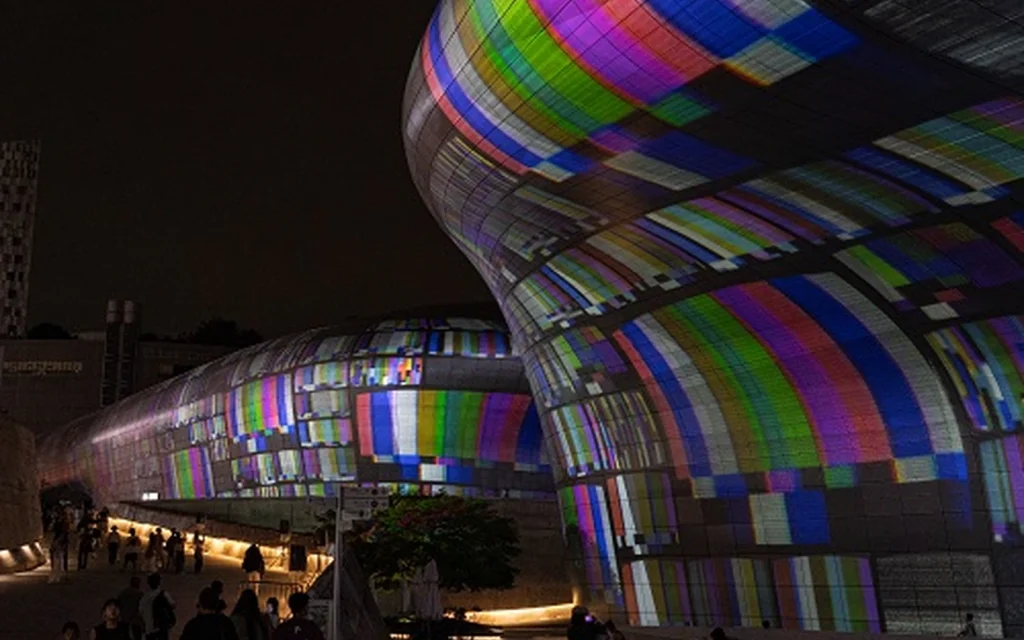 Seoul Light DDP 2026 projection covering the curved exterior of Dongdaemun Design Plaza at night