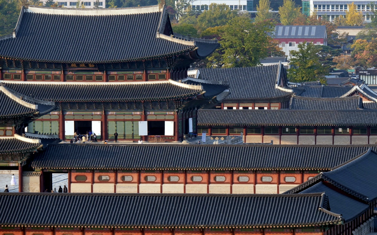 Gyeongbokgung Palace buildings and grounds included in a Seoul palace pass itinerary