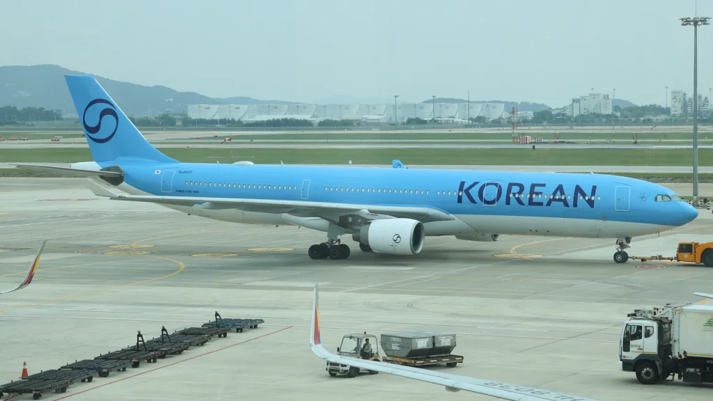 Korean Air Airbus A330-323 at Incheon Airport